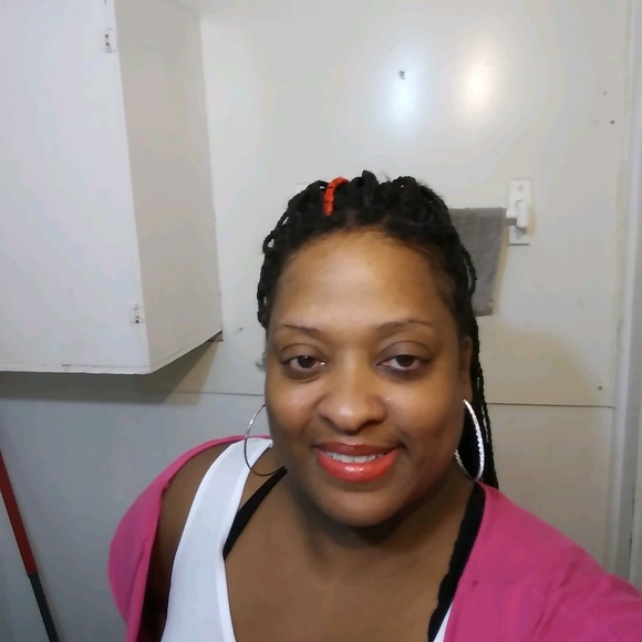 Meet your Posher, Angela - Picture 1 of 1